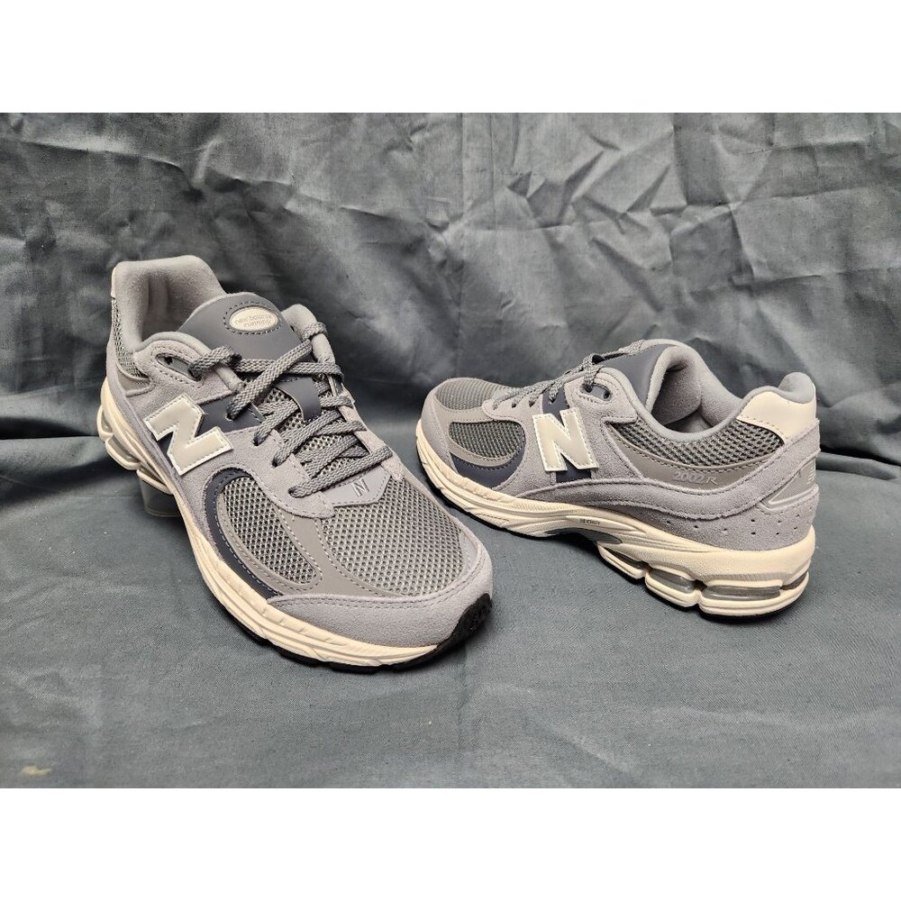 New Balance Boys 2002 Sneakers GC2002ST Suede Grey Size 4.5 NEW IN BOX!